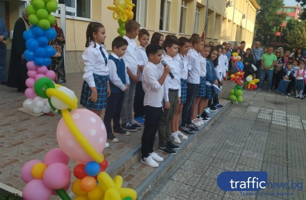Новата учебна година започна за над 716 000 ученици в страната