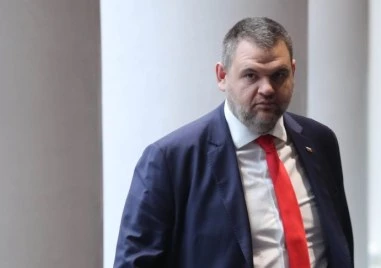 Пеевски се закани, че правителството ще изпълни мандата си