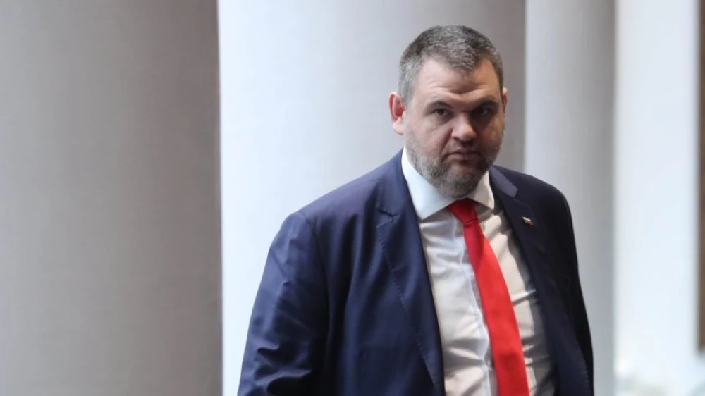 Пеевски се закани, че правителството ще изпълни мандата си
