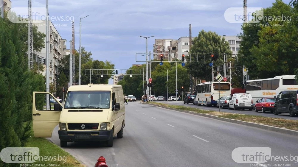 Показна полицейска проверка в Кършияка, свалиха номерата на бус