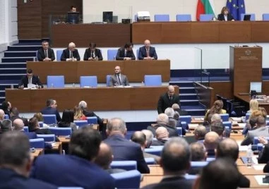 Депутатите гласуват петия вот на недоверие към кабинета Желязков