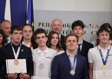 Желязков към олимпийците по природни науки: Бъдещето на България е обещаващо с умове като вашите