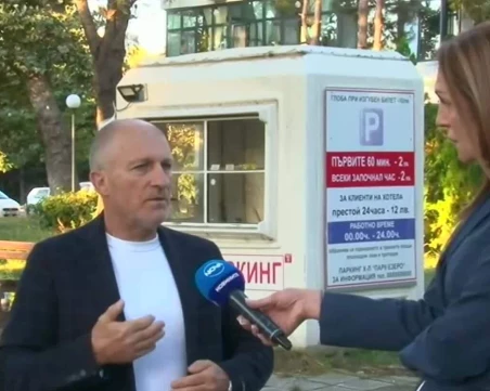 Екшън на паркинг в Бургас: Охранител рани с брадва в корема тиктокър