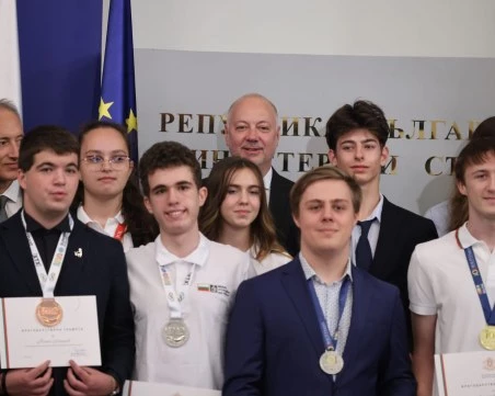 Желязков към олимпийците по природни науки: Бъдещето на България е обещаващо с умове като вашите