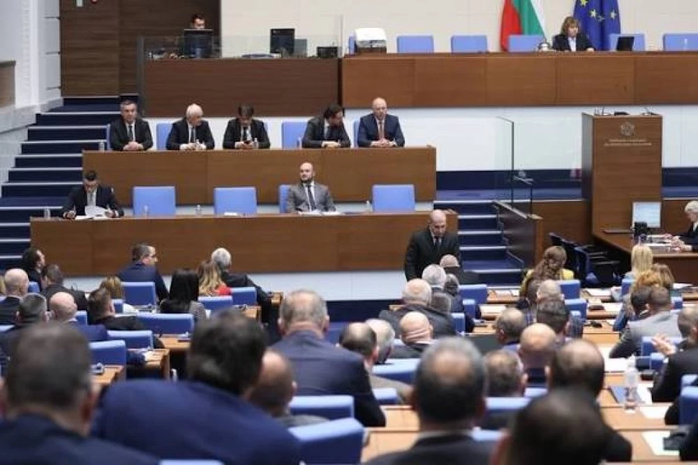 Депутатите гласуват петия вот на недоверие към кабинета