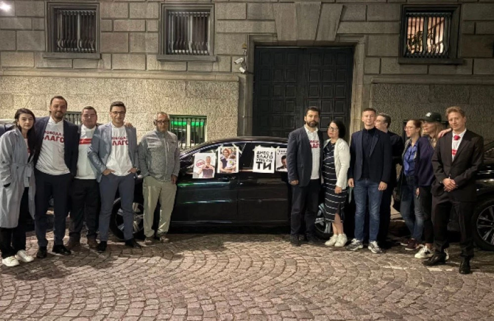 СДВР глобява депутати от ПП заради паркирани коли пред НС