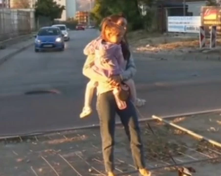 Пловдивчани с деца ежедневно пресичат опасно по бул. 