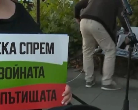 Протестиращи се събраха пред Съдебната палата в Плевен преди делото за смъртта на Сияна