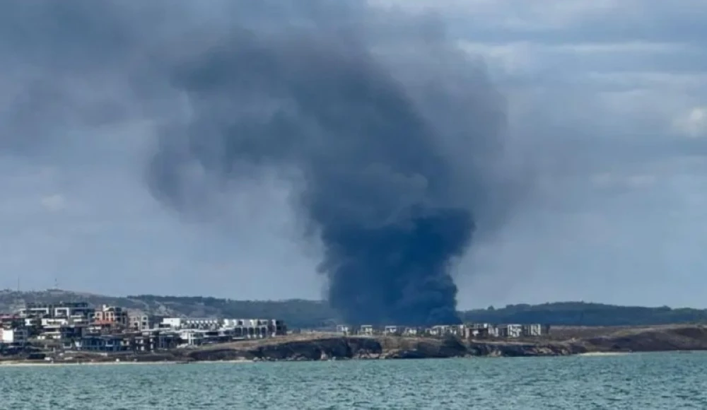 Пожар горя в Южната промишлена зона в Бургас, запалили се пластмасови контейнери и отпадъци