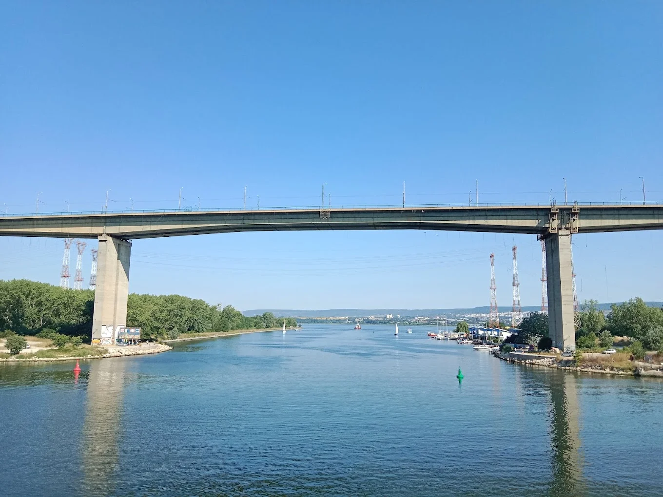 Мъж скочи от Аспаруховия мост във Варна