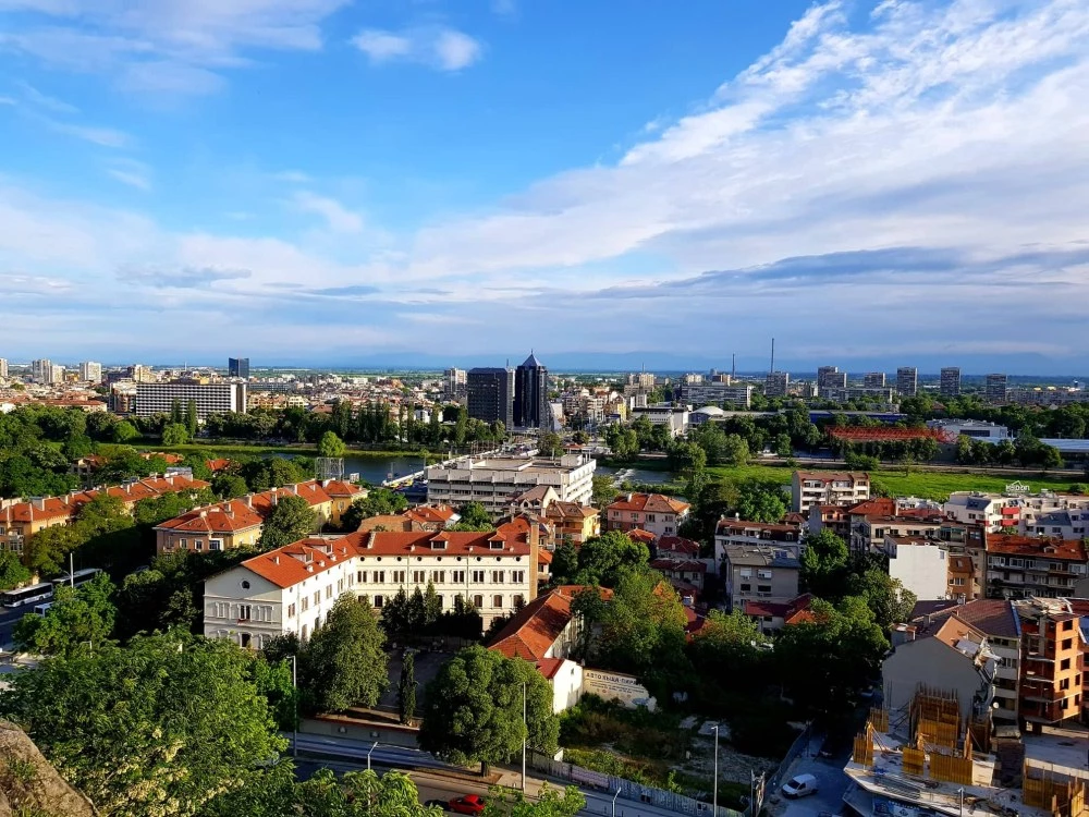 Слънчево и до 30 градуса в Пловдив днес