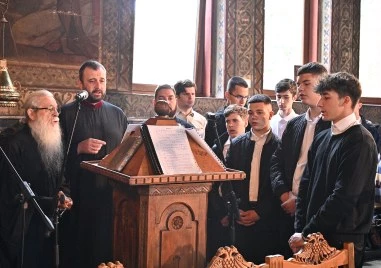 С благословението на Негово Високопреосвещенство Пловдивския митрополит Николай Школата по