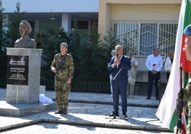 В Калековец откриха паметник на първата жена пилот в България Мария Атанасова