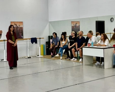 Диана Добрева поставя 