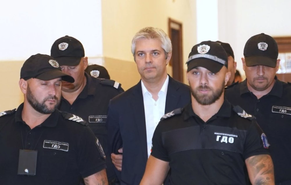 Благомир Коцев: Цялото ми семейство е с ковид, затворете ме вкъщи без телефон, само да съм с тях