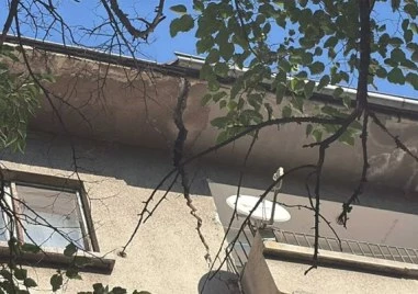 Eвакуираха спешно десетки семейства от столичен блок, напукал се от строеж на метрото