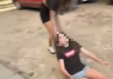 Втори шокиращ клип с насилие над момиче се разпространява, закрила на детето се самосезира