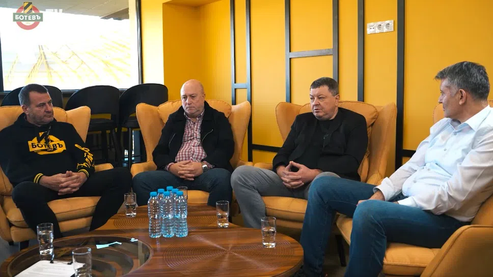 Филипов атакува бивши директори на Ботев, но мълчи за дългогодишни служители без заплати