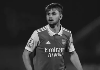Бивш играч на Арсенал почина след тежък удар по време на мача