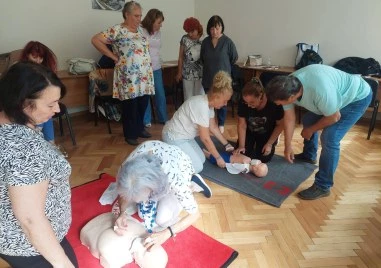 Медиците от детските градини и училищата в „Южен с опреснително обучение по първа помощ
