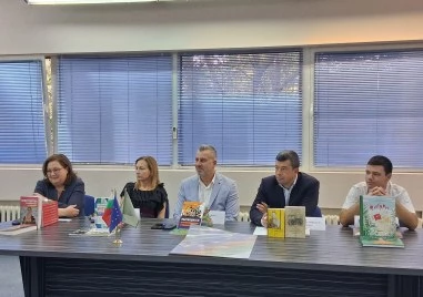 Районна прокуратура-Пловдив награди с книги пет училища в Пловдив