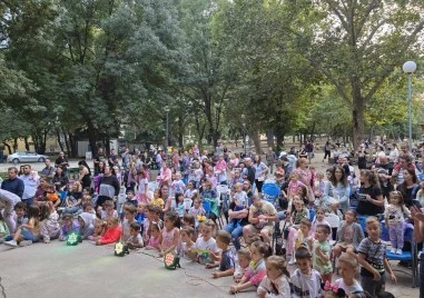 Спектакълът Магията на доброто зарадва децата в Северен