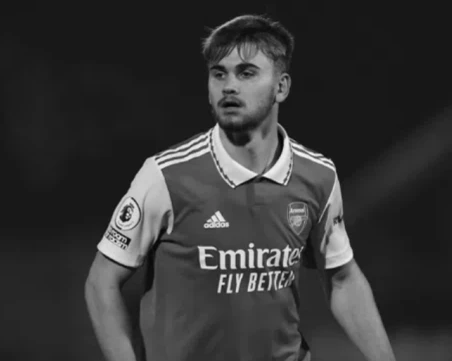 Бивш играч на Арсенал почина след тежък удар по време на мача