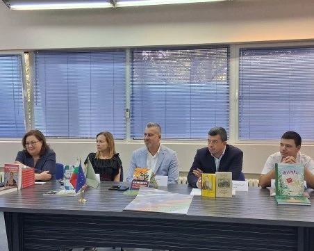 Районна прокуратура-Пловдив награди с книги пет училища в Пловдив