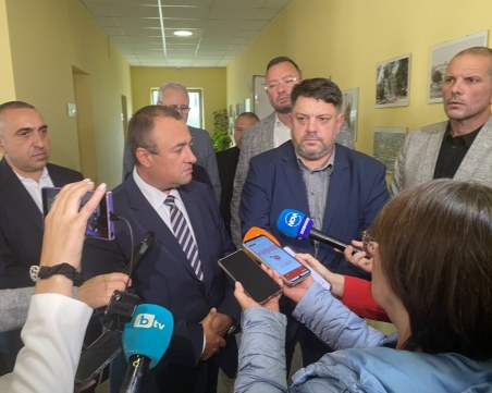 След критиката на Борисов, министри на терен в Брезник