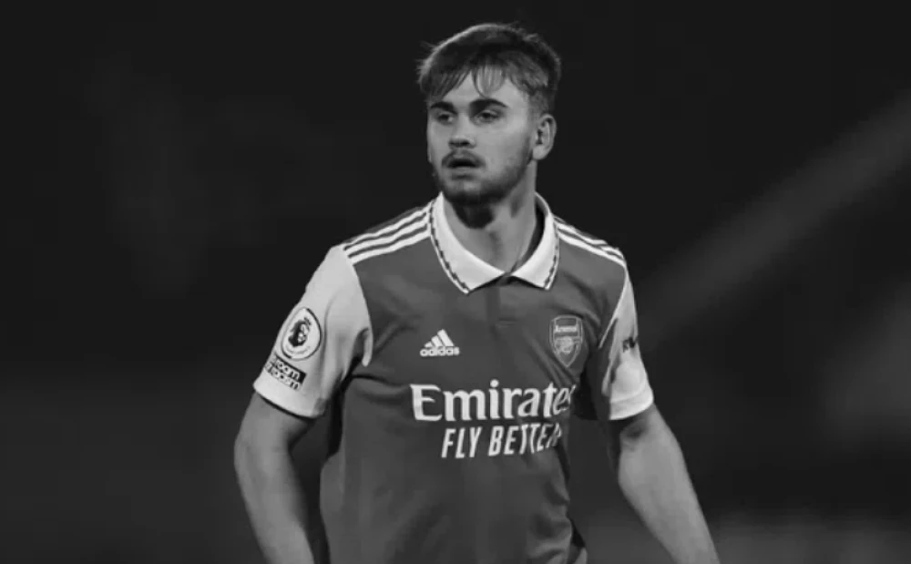 Бивш играч на Арсенал почина след тежък удар по време на мача