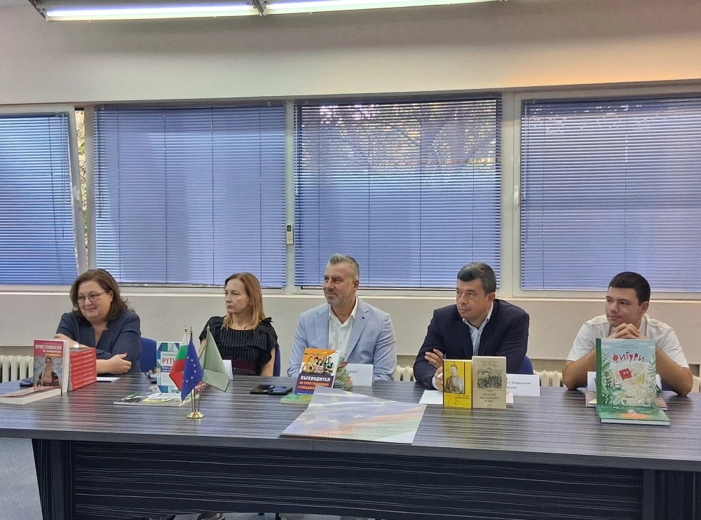 Районна прокуратура-Пловдив награди с книги пет училища в Пловдив
