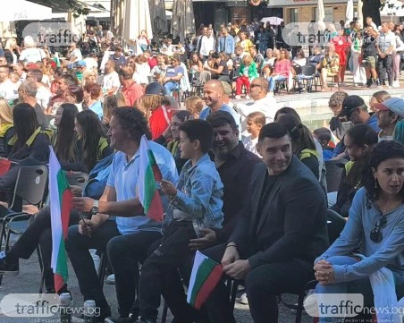 Пловдив е волейбол! Стотици подкрепят националите на финала пред сградата на Общината