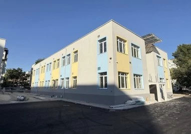 Обзавеждат новия корпус на ОУ Яне Сандански, базата ще е готова до края на годината