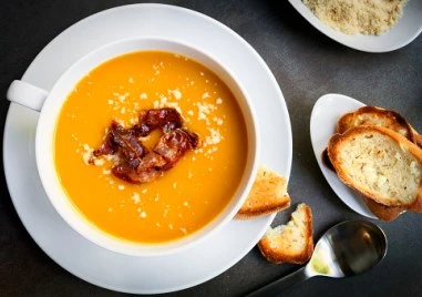 Вкусна и лесна рецепта за крем супа от тиква с бекон