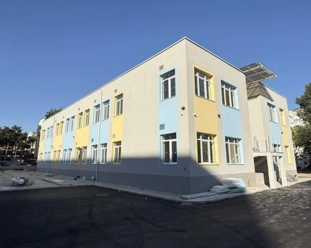 Обзавеждат новия корпус на ОУ 