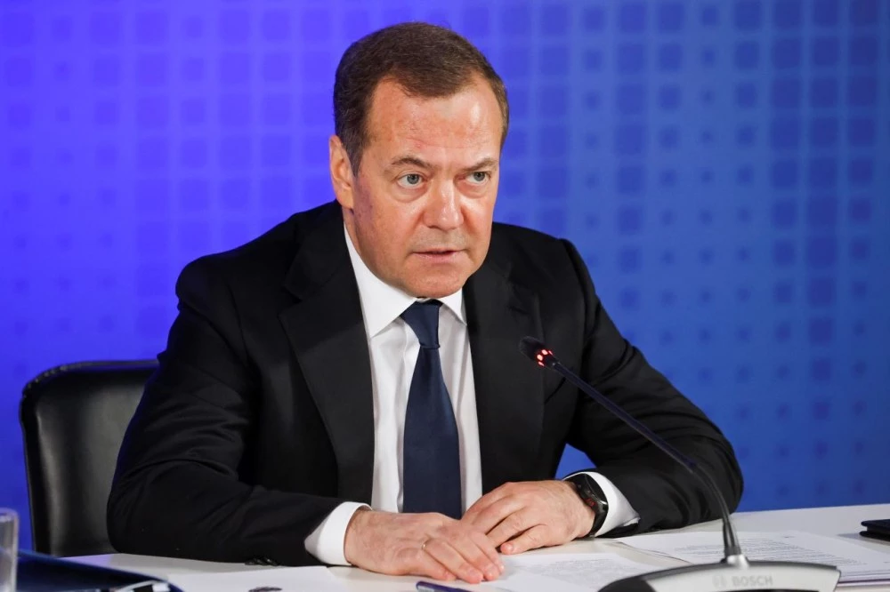 Медведев предупреди Европа за опасност от ядрена война с Русия