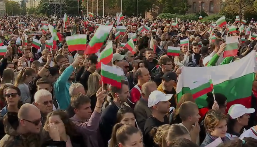 НА ЖИВО: Започна грандиозното посрещане на националите пред Александър Невски