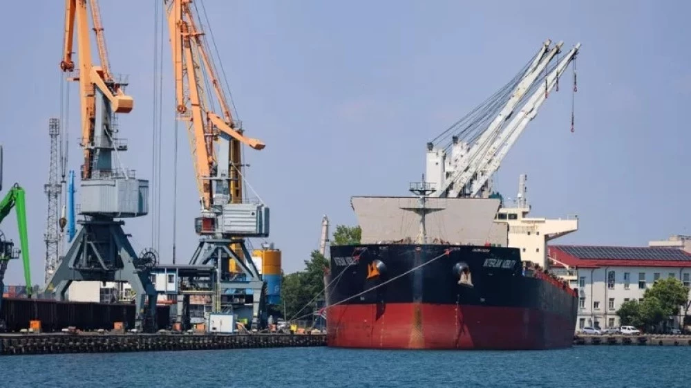Откриха телата на двама мъже на кораб в Бургас