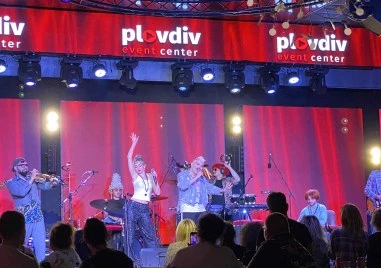 Иво Димчев и Нети с нов аранжимент на Мила моя мамо в Plovdiv Event Center