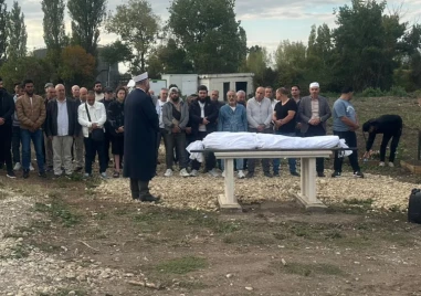 Погребаха сирийския лекар д-р Иса Али, загинал в зверската катастрофа в София