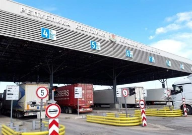 Задържаха контрабандни цигари в камион с мебели на Капитан Андреево