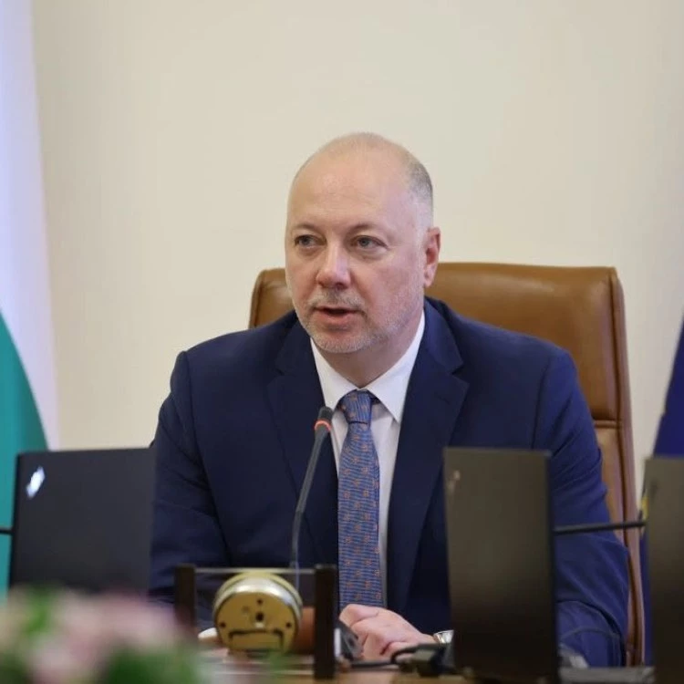 Правителството създава 254 нови социални услуги за възрастни, обеща по-висока добавка към вдовишката пенсия