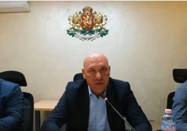 Кметът на Поморие щял да става разследващ журналист, зове за цензура срещу Тина Ивайлова