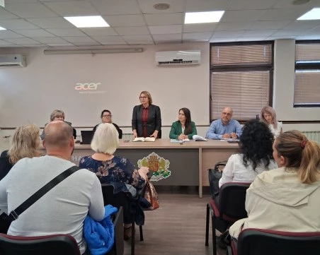 Областният управител проф. Христина Янчева събра над 100 образователни медиатора в дискусия за връщането на децата в клас