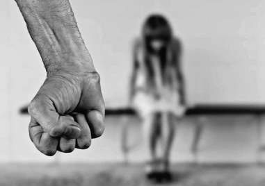 16 години затвор за мъж от Хасково, блудствал с 14-годишни момичета