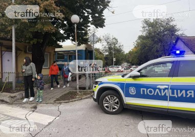 Пътнически влак блъсна и уби човек на релсите в Смирненски, движението е затруднено