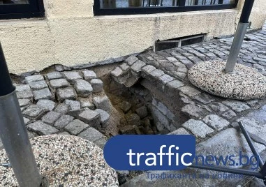 Собственик на ресторант в Капана плаща тротоарно право, но се бори с пропаднали павета за пореден път
