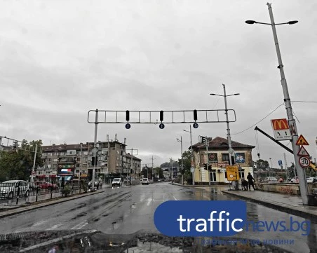 Транспортен хаос в Пловдив! Светофарите на Централна гара също отказаха