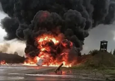 Пожар избухна в нефтена рафинерия край Санкт Петербург след атака с дрон