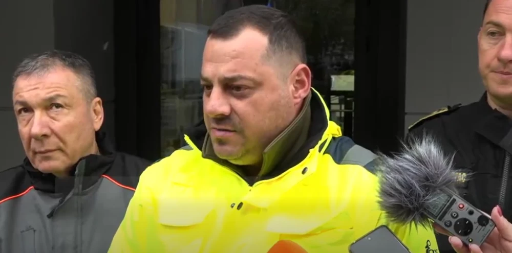 Областният управител на Бургас поиска помощ от военните за справяне с щетите от наводненията
